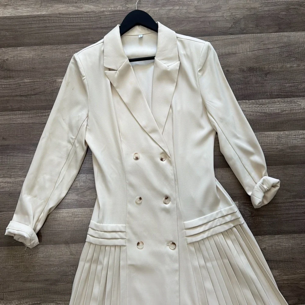 Elegant Cream Double-Breasted Pleated Coat Dress - Picture 2 of 3